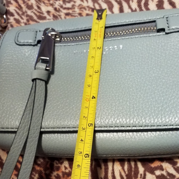 Marc Jacobs Blue Crossbody Bag with Modern Design - Picture 8 of 10